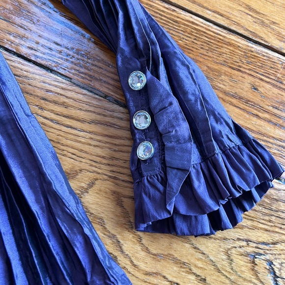Agora purple pleated blouse. Missing one button. Size Large. - Picture 2 of 7